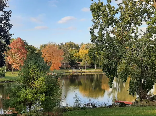 216 Allen Lake Dr, White Lake, MI 48386