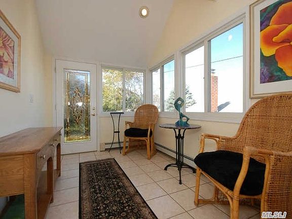 3rd image of 27 Saint James Dr