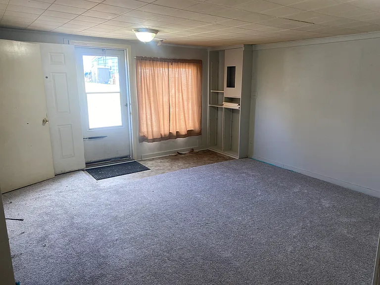 415 Bond St — Photo 4