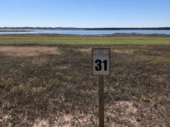 765 Peninsula Dr, Honey Grove, TX 75446