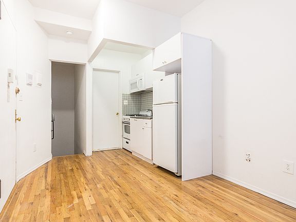 4th image of 220 Avenue A APT 1D