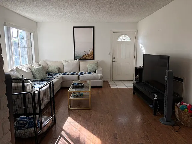3 bed, 1366 sqft, $1,500 — Photo 2
