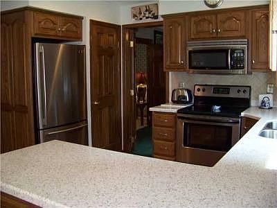 5th image of 10069 Oxford Dr NW
