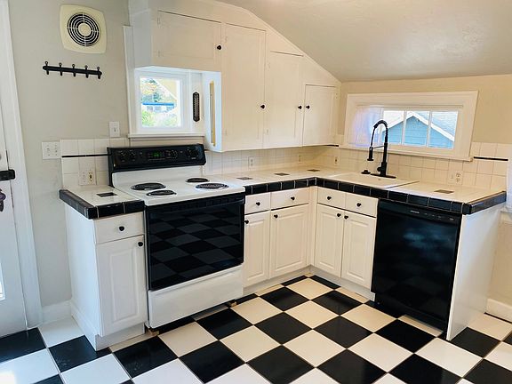3rd image of 2904 SE 62nd Ave #2906