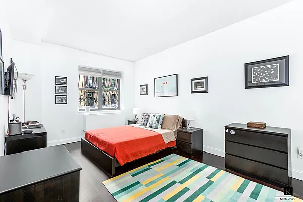 Sold by R New York | media 3