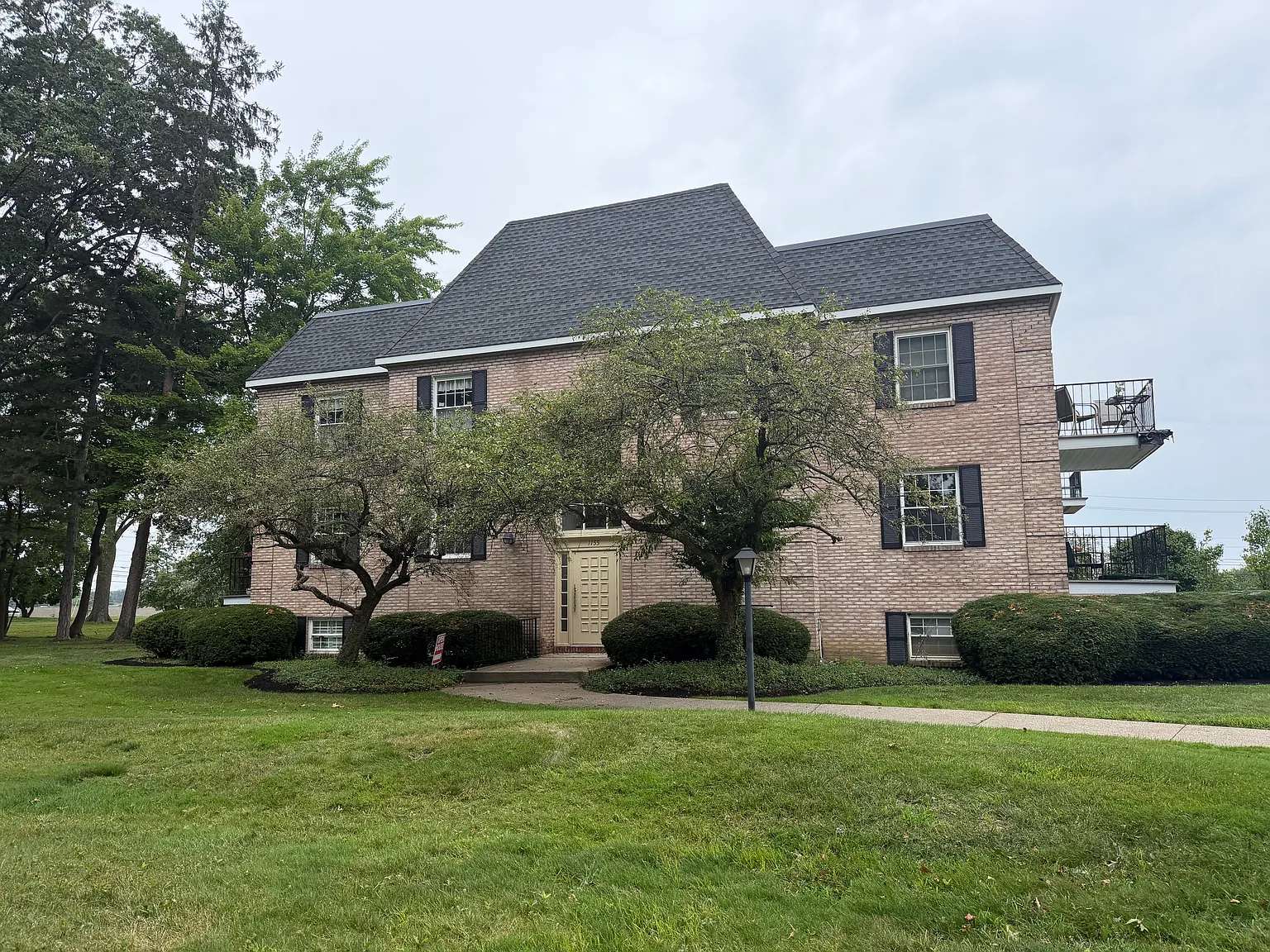 2 bed, 988 sqft, $1,800 — Photo 1