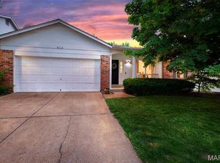 913 Peace Haven Dr, Saint Louis, MO 63125