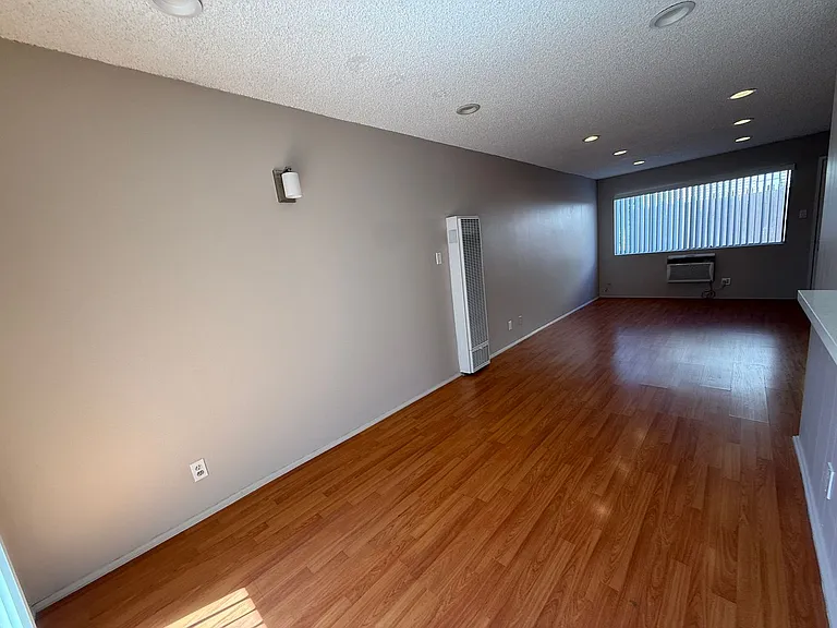 1026 Grover Ave — Photo 9