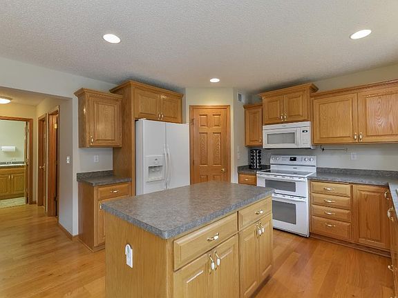 3rd image of 2941 174th Ave NE