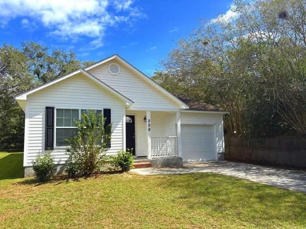 309 Barfield St, Hahira, GA 31632