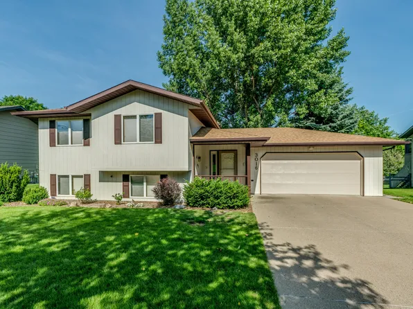3016 Greenwood Dr, Bismarck, ND 58503
