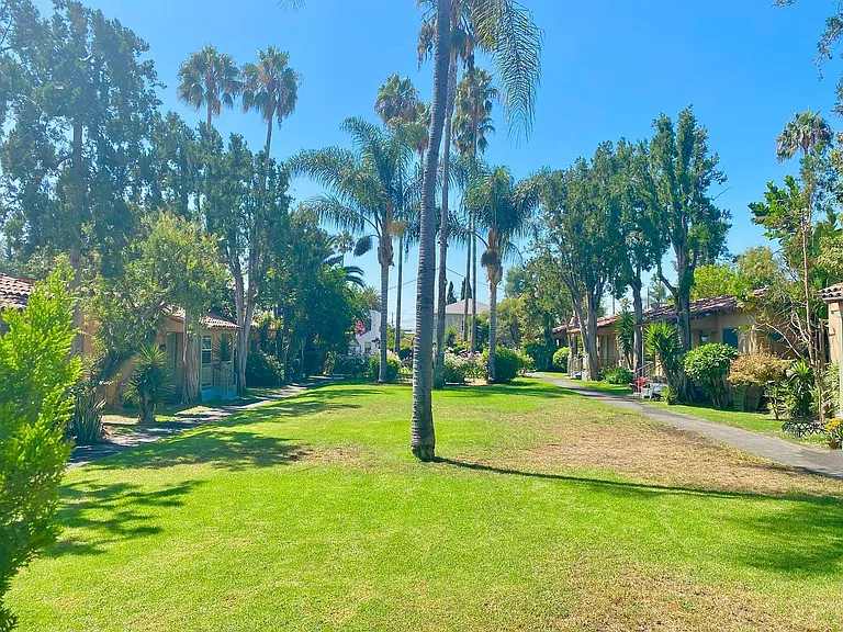 5225 De Longpre Ave — Photo 39