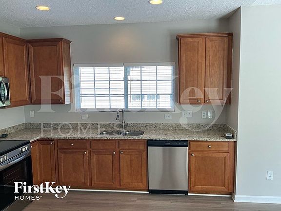 5th image of 3047 Canterbury Park Dr