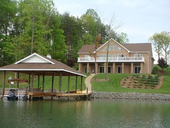 3rd image of 441 Strawberry Banks Dr