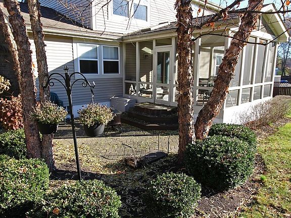 4th image of 1035 Cloverly Dr