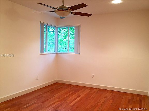 5th image of 3123 Mary St
