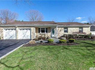 15 Shetland Ln, Saint James, NY 11780