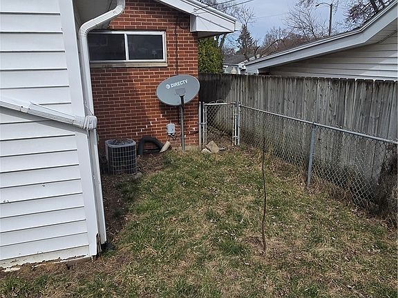 5th image of 4404 Woodcliffe Ave