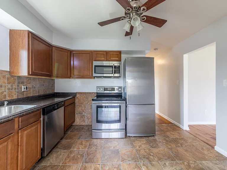 100 W Hickory Grove Rd #B3 — Photo 2