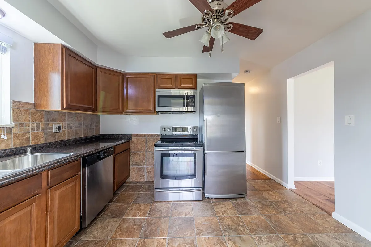 Building Photo - 100 W Hickory Grove Rd #B3