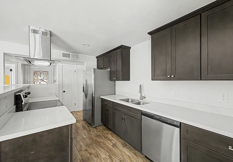 13608 N 41st Pl — Photo 2