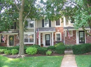 15806 Spears Ridge Dr, Chesterfield, MO 63017