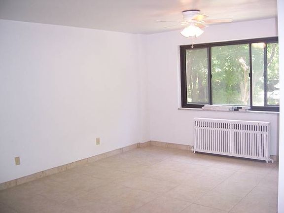 3rd image of 819 College Avenue # Fl 2nd