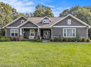 8285 Meadow Creek Ln, Pinckney, MI