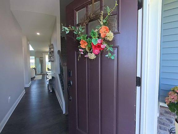 4th image of 1038 Stoneleigh Rd