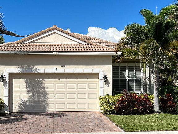2nd image of 122 Isle Verde Way