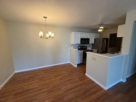 3rd image of 460 Marian Ln Unit 8