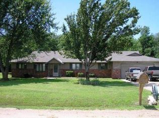 5613 N Kennedy Dr, Hutchinson, KS 67502