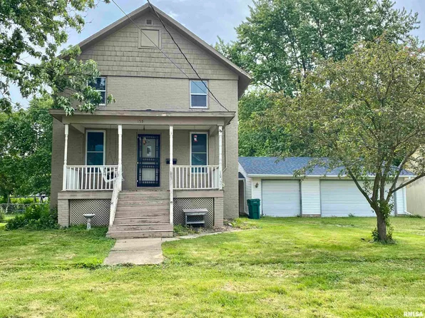 155 N Gold St, Farmington, IL 61531