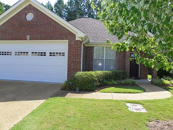 3rd image of 110 Trumpet Vine Ln