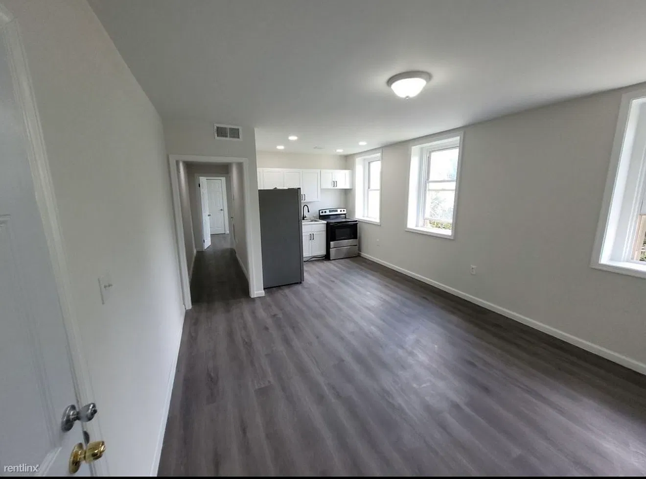 1 bed, $899 — Photo 2