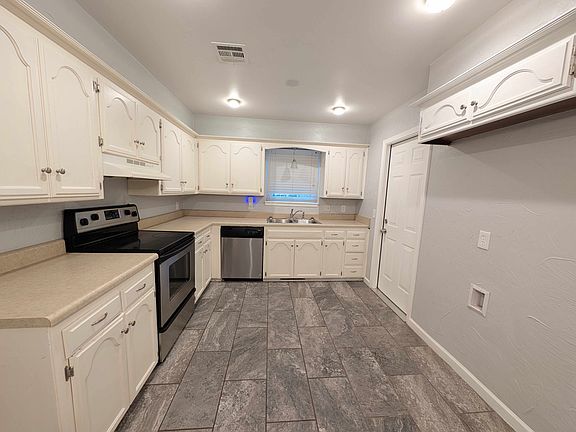 4th image of 2412 SE 51st St