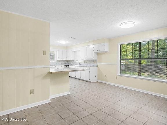 4th image of 130 Western Hills Dr