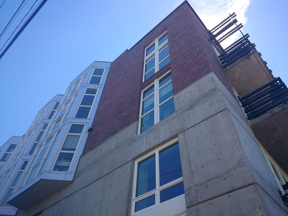 1st image of 125 E Lynn St Unit 101