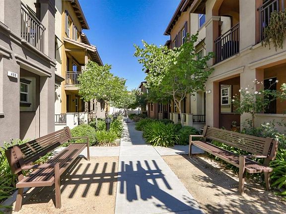 3rd image of 497 Bellezza Pl