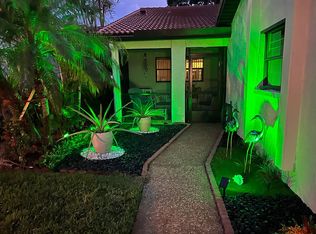 847 Country Club Cir, Venice, FL 34293