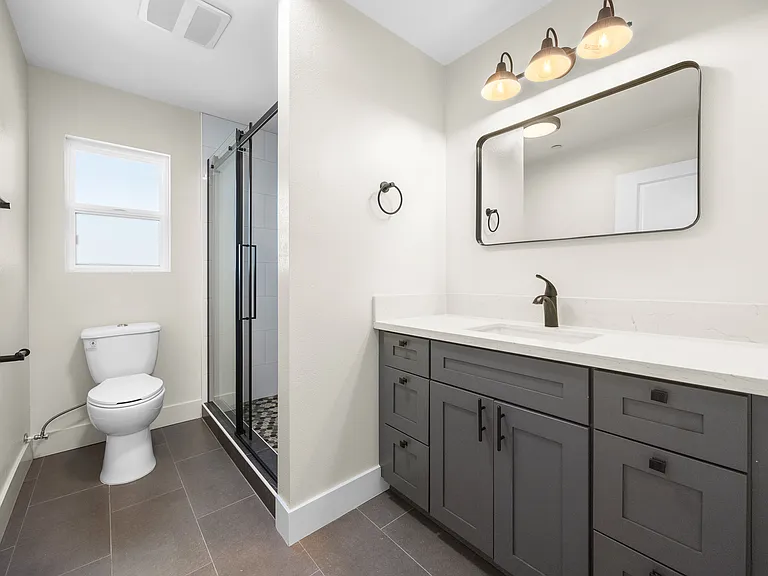 1276 W 38th St #3 — Photo 7