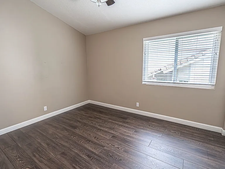 22572 Tulip Ct — Photo 15