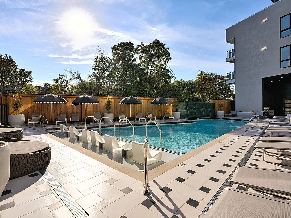 DELUX WeHo
