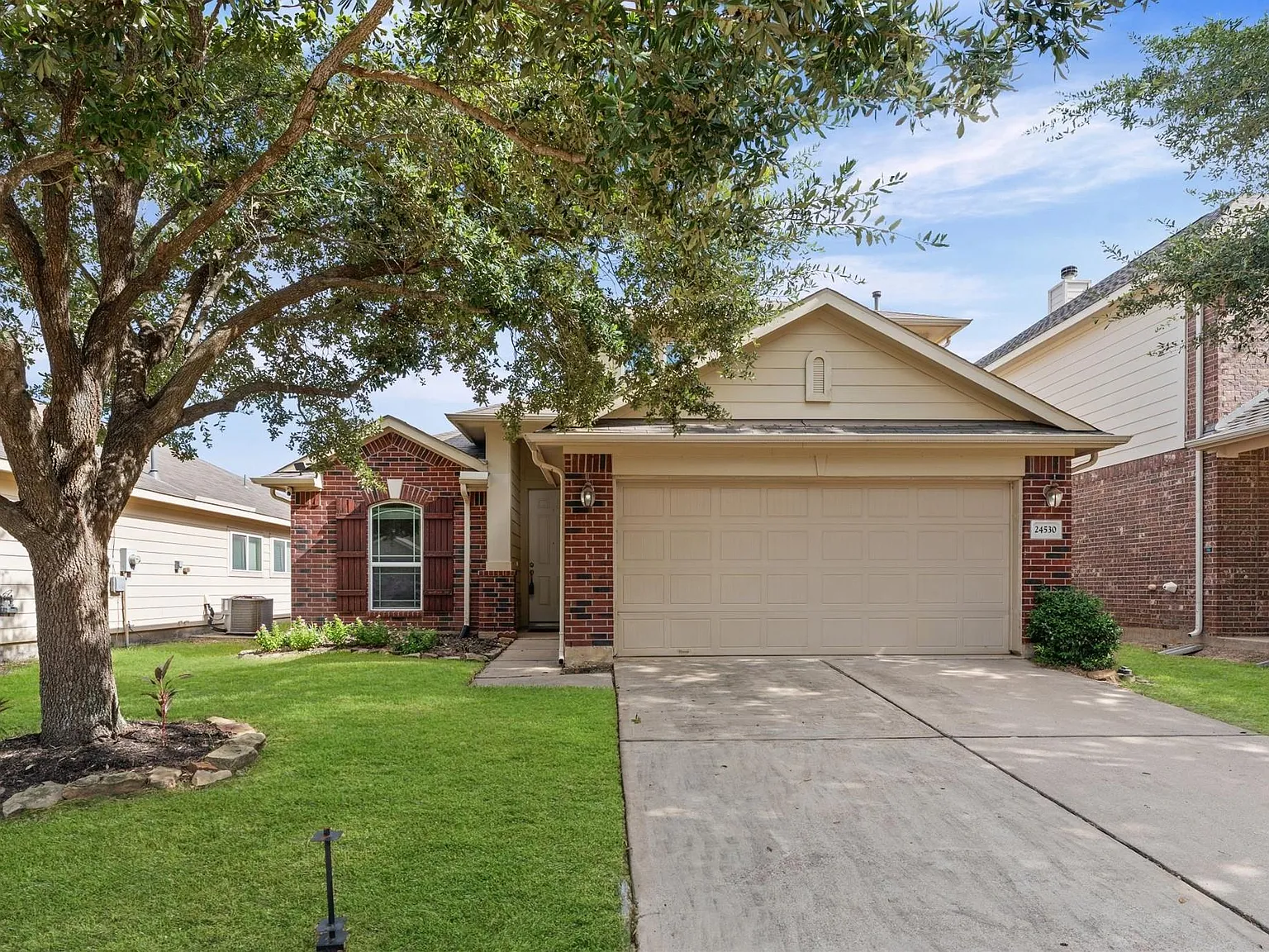 3 bed, 2.0 bath, 1948 sqft, $2,050 — Photo 1