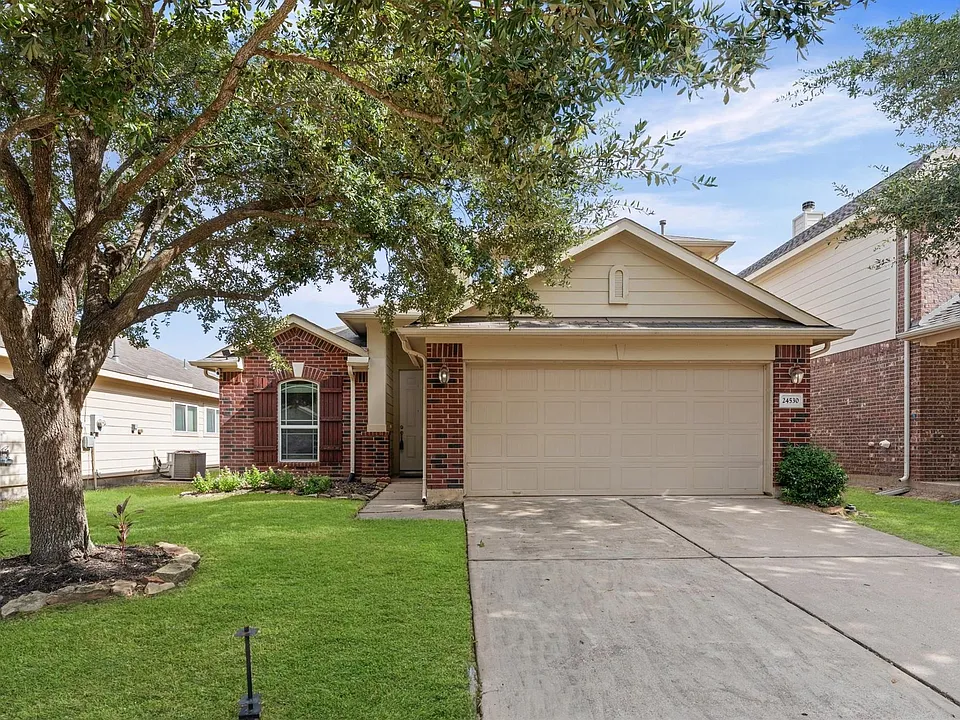 24530 Lakecrest Town Dr