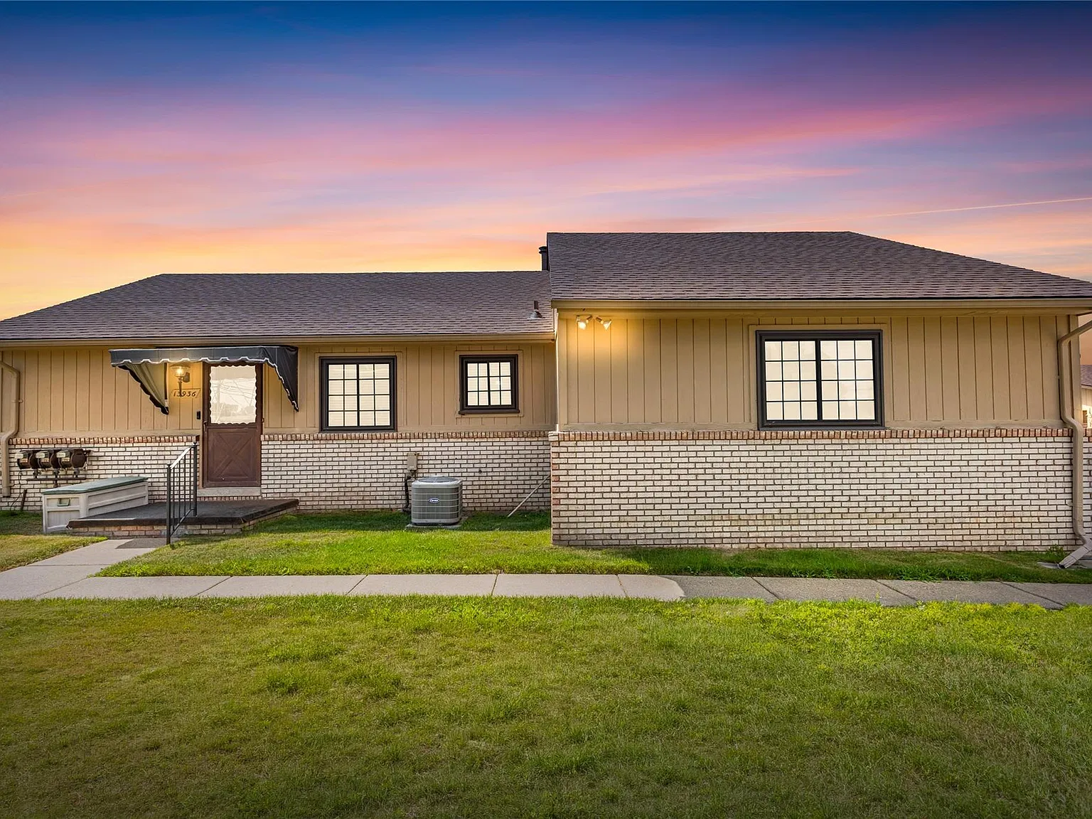 2 bed, 1.0 bath, 1186 sqft, $1,800 — Photo 1