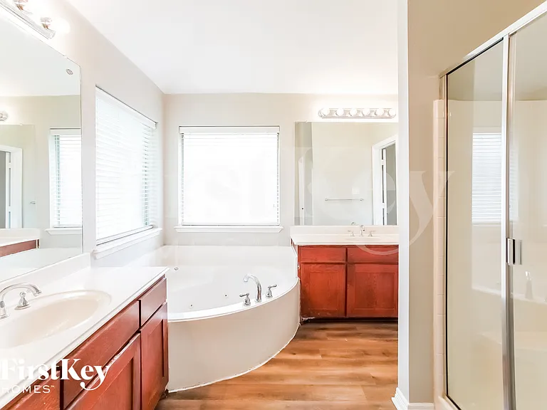 5829 Nathaniel Dr — Photo 10