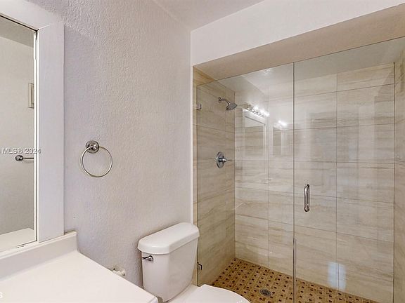 3rd image of 200 Lakeview Dr APT 306