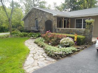 2 Old North Rd, Mountain Top, PA 18707