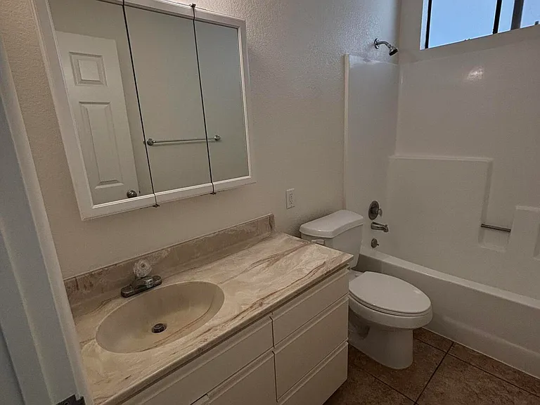840 S Main St #16 — Photo 4